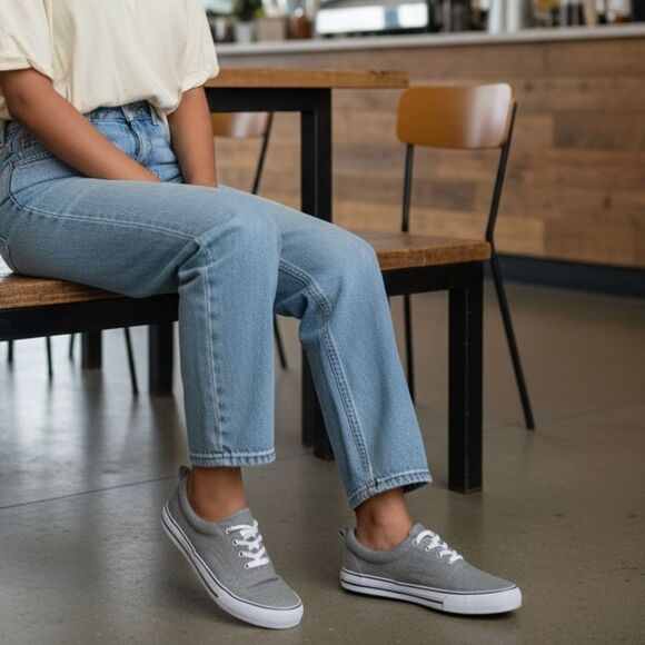 Universal Thread Shoes - Universal Thread Molly Women’s Sneakers     